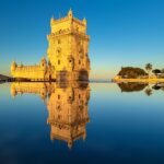 Vista panoramica della località portoghese emergente, con paesaggi mozzafiato e architettura caratteristica.