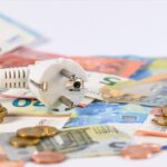 Articolo su ISEE basso con grafica che evidenzia il triplo sconto sulle bollette.