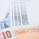 Grafica informativa sulle esenzioni del bollo auto per over 70 nelle diverse regioni italiane nel 2026.