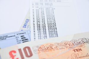 Sconto automatico sull'assicurazione auto per conducenti dal 1° gennaio, grafica informativa.