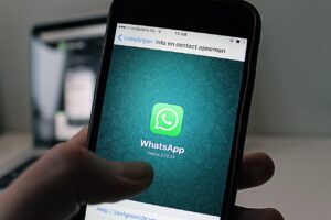 Guida per rimuovere Meta AI da WhatsApp con istruzioni passo passo.