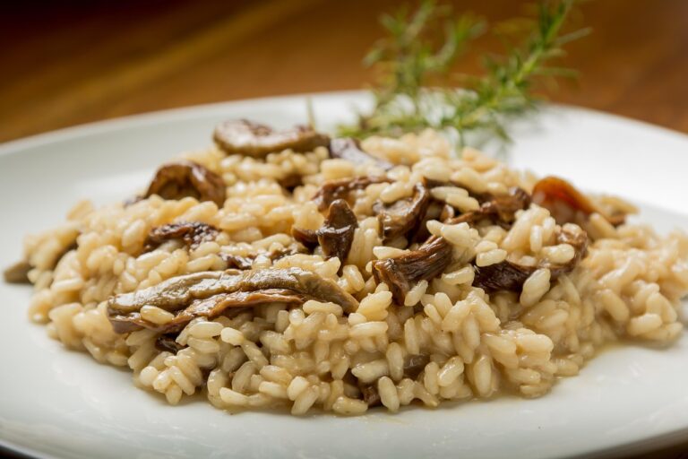 Come cucinare il risotto ai funghi porcini: ecco il trucco dello chef