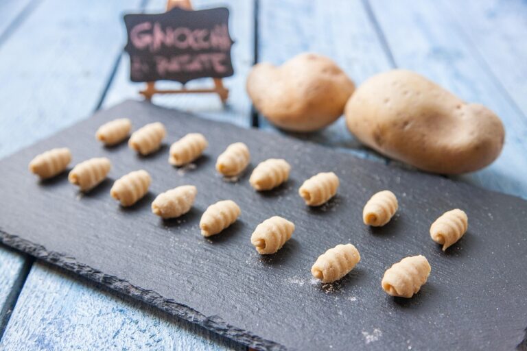 Come fare gli gnocchi di patate in casa: ecco il metodo