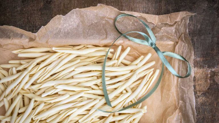 Come preparare le trofie al pesto: ecco la ricetta ligure originale