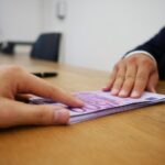 Grafica informativa sul rimborso IRPEF 2025 con date e scadenze importanti.